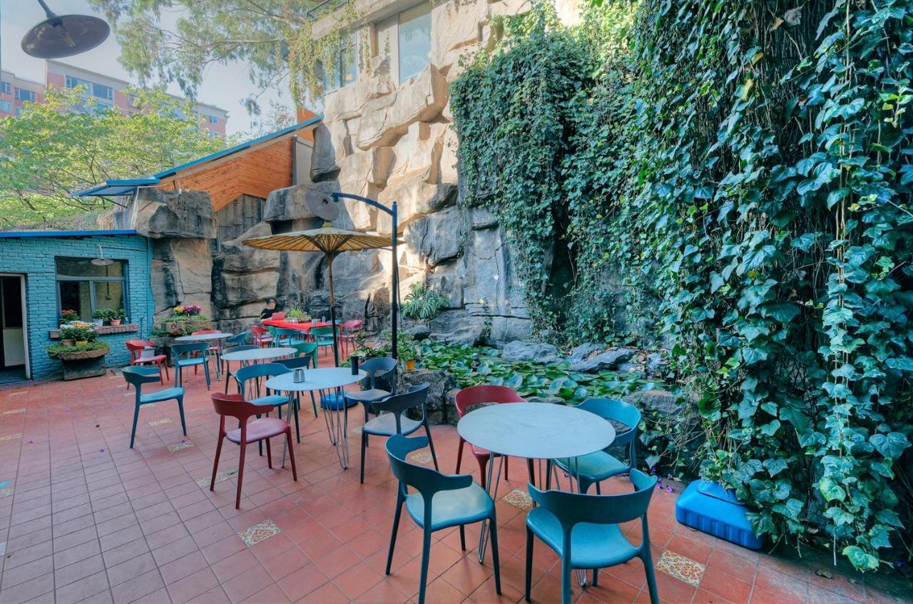 Kunming Upland International Youth Hostel Near The City Center ,2 Mins Walk To The Subway, 2 Mins Walk To The Green Lake, Close To Yuan Tong Temple, Old Street, Yunnan University, Convenient Payment And Visa Cards Are Accepted Eksteriør bilde