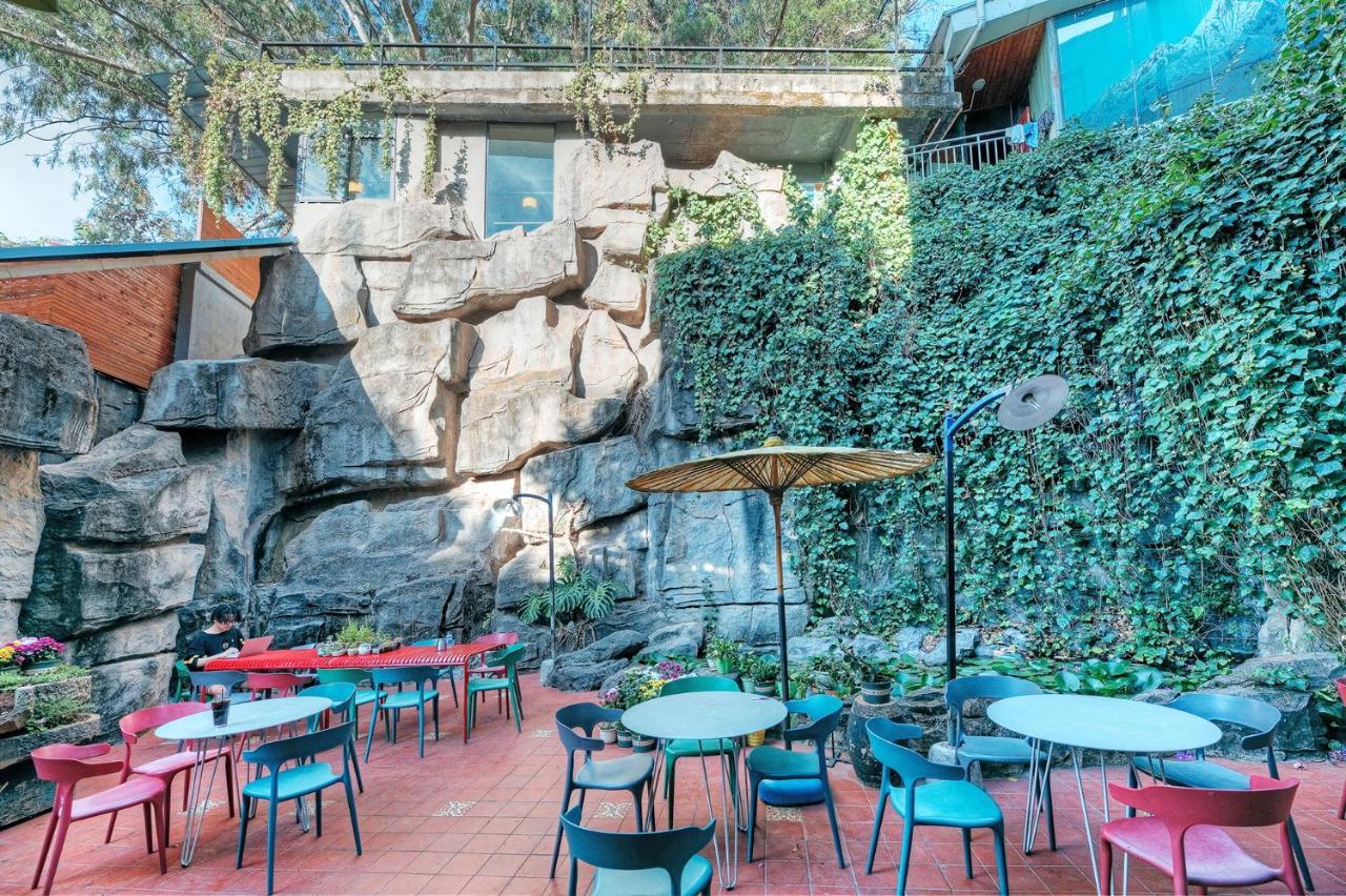 Kunming Upland International Youth Hostel Near The City Center ,2 Mins Walk To The Subway, 2 Mins Walk To The Green Lake, Close To Yuan Tong Temple, Old Street, Yunnan University, Convenient Payment And Visa Cards Are Accepted Eksteriør bilde