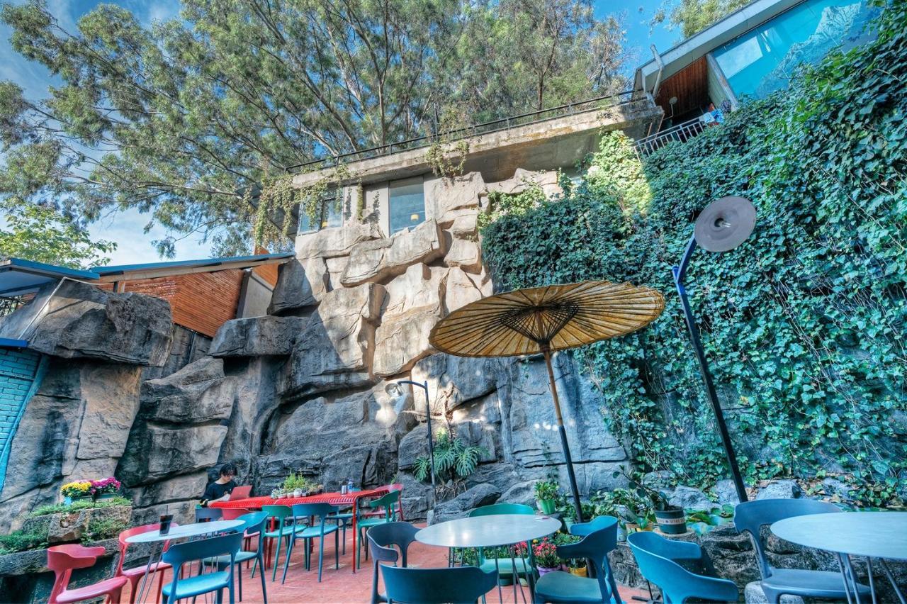 Kunming Upland International Youth Hostel Near The City Center ,2 Mins Walk To The Subway, 2 Mins Walk To The Green Lake, Close To Yuan Tong Temple, Old Street, Yunnan University, Convenient Payment And Visa Cards Are Accepted Eksteriør bilde