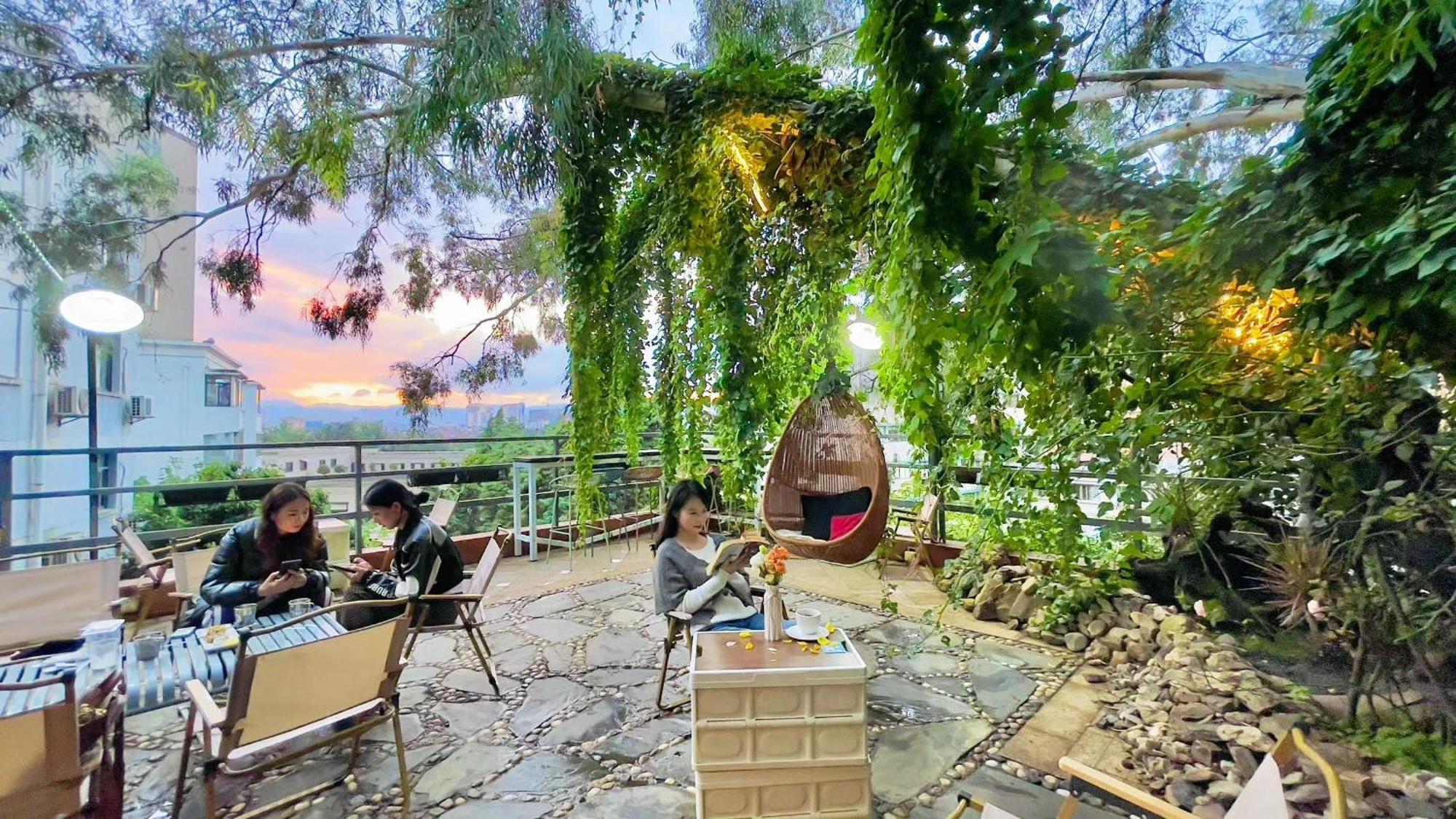 Kunming Upland International Youth Hostel Near The City Center ,2 Mins Walk To The Subway, 2 Mins Walk To The Green Lake, Close To Yuan Tong Temple, Old Street, Yunnan University, Convenient Payment And Visa Cards Are Accepted Eksteriør bilde