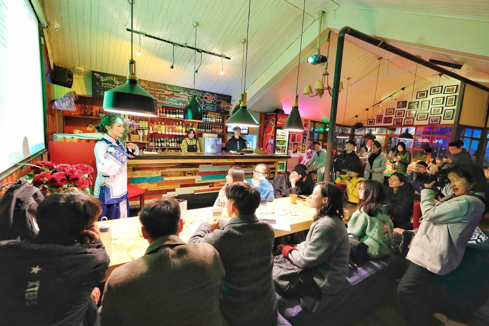 Kunming Upland International Youth Hostel Near The City Center ,2 Mins Walk To The Subway, 2 Mins Walk To The Green Lake, Close To Yuan Tong Temple, Old Street, Yunnan University, Convenient Payment And Visa Cards Are Accepted Eksteriør bilde