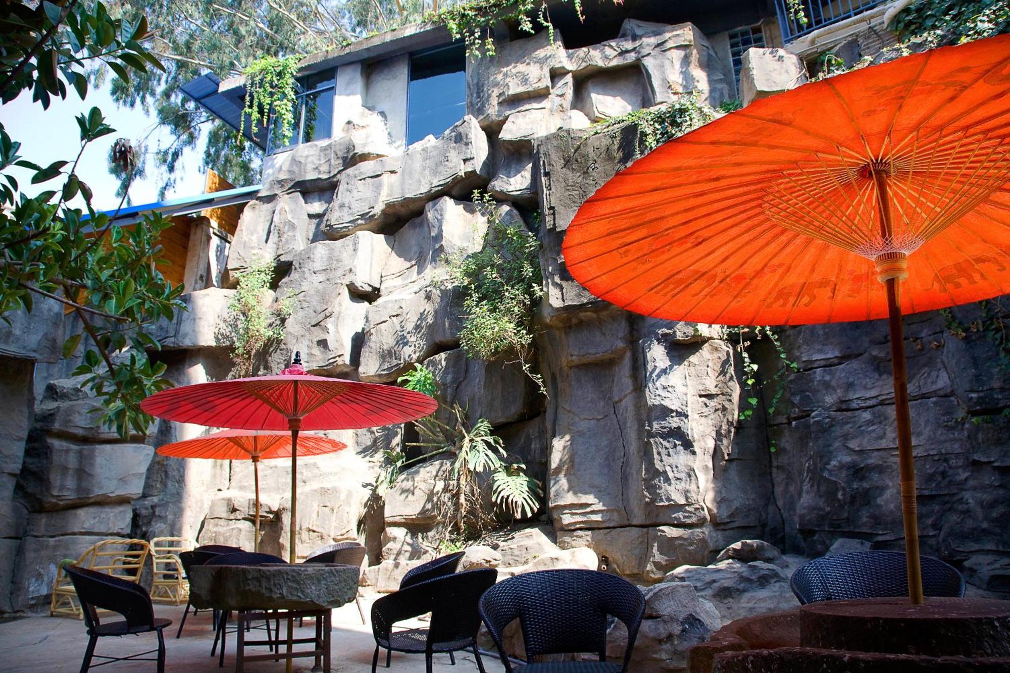 Kunming Upland International Youth Hostel Near The City Center ,2 Mins Walk To The Subway, 2 Mins Walk To The Green Lake, Close To Yuan Tong Temple, Old Street, Yunnan University, Convenient Payment And Visa Cards Are Accepted Eksteriør bilde
