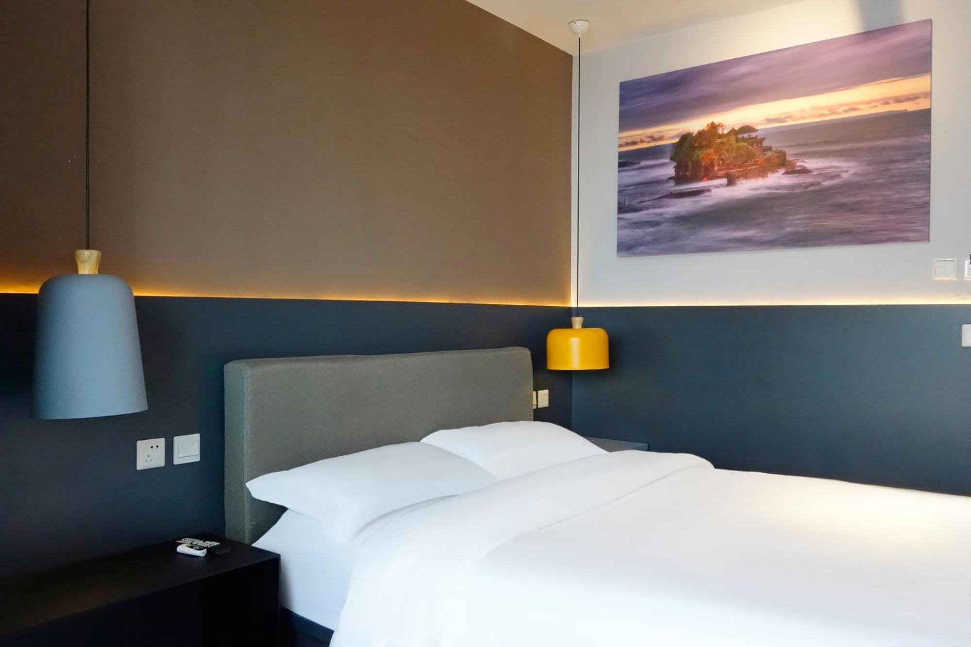 Kunming Upland International Youth Hostel Near The City Center ,2 Mins Walk To The Subway, 2 Mins Walk To The Green Lake, Close To Yuan Tong Temple, Old Street, Yunnan University, Convenient Payment And Visa Cards Are Accepted Eksteriør bilde