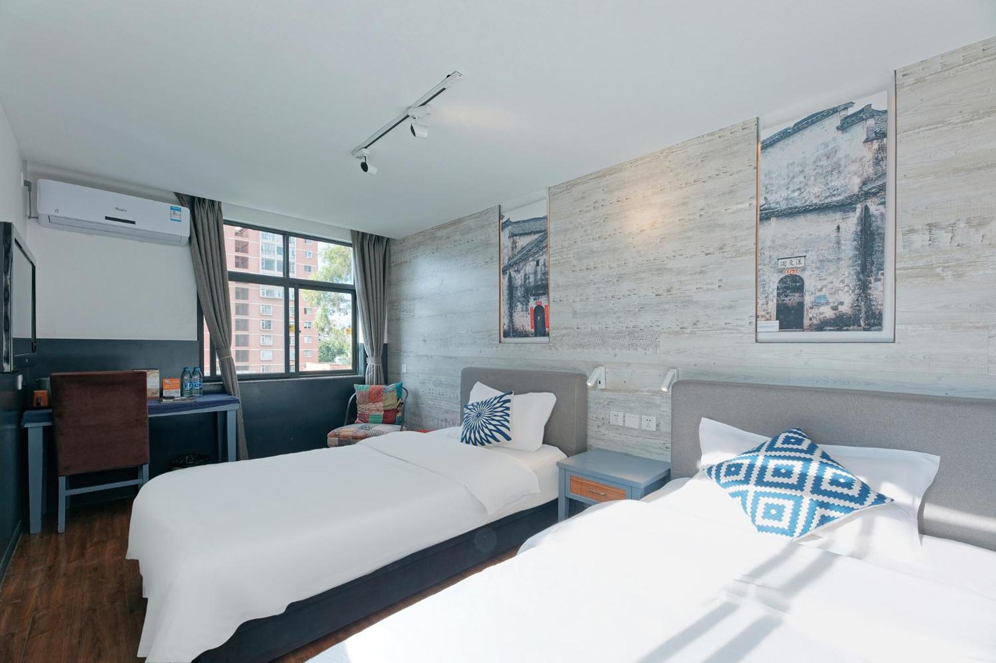 Kunming Upland International Youth Hostel Near The City Center ,2 Mins Walk To The Subway, 2 Mins Walk To The Green Lake, Close To Yuan Tong Temple, Old Street, Yunnan University, Convenient Payment And Visa Cards Are Accepted Eksteriør bilde