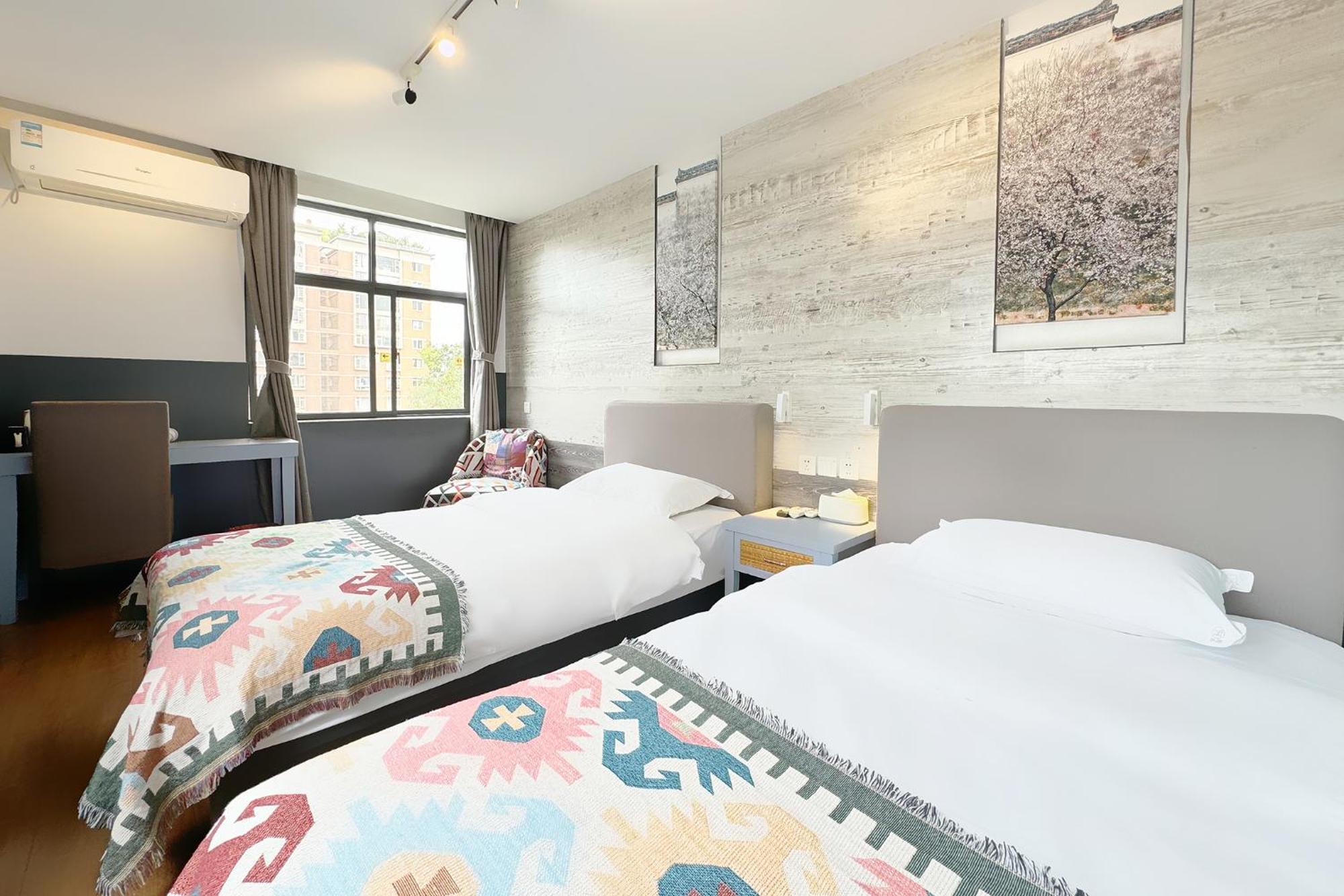 Kunming Upland International Youth Hostel Near The City Center ,2 Mins Walk To The Subway, 2 Mins Walk To The Green Lake, Close To Yuan Tong Temple, Old Street, Yunnan University, Convenient Payment And Visa Cards Are Accepted Eksteriør bilde